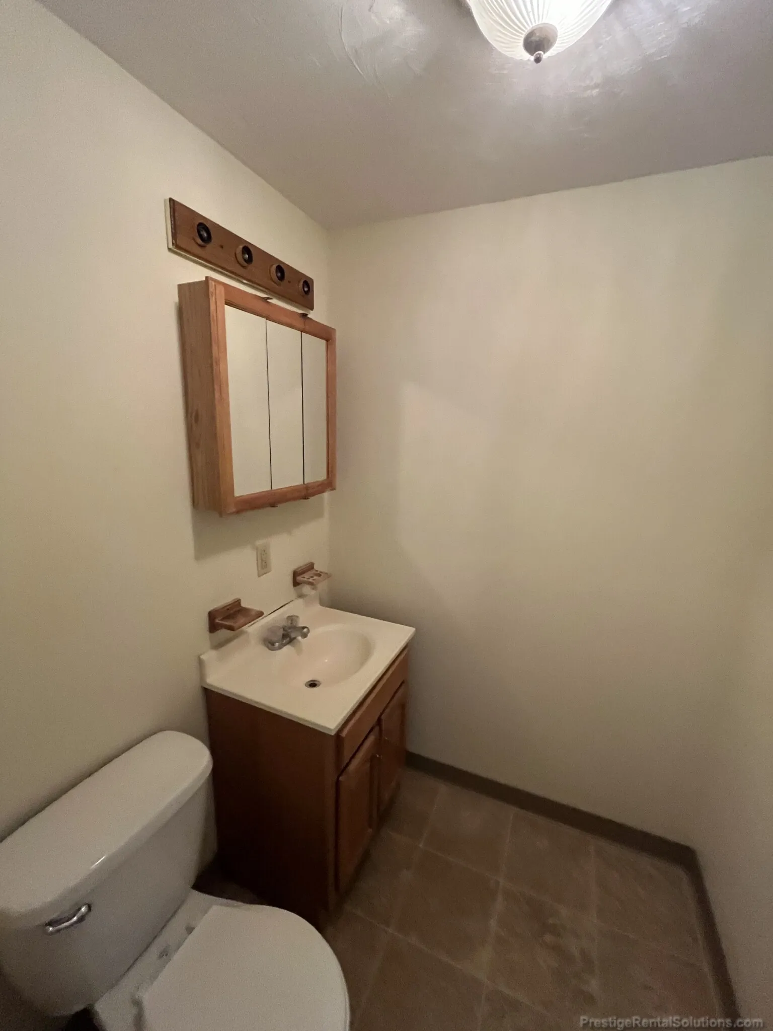 4 bed, 2 bath apartment for rent at 146 Chiswick Rd Unit 1, Brighton — photo 21 of 29