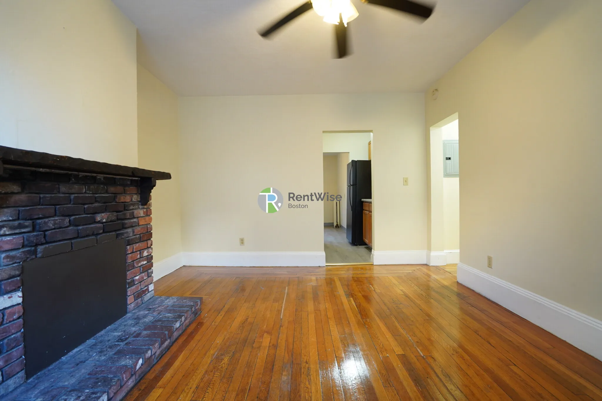 4 bed, 2 bath apartment for rent at 146 Chiswick Rd Unit 1461, Brighton — photo 2 of 25