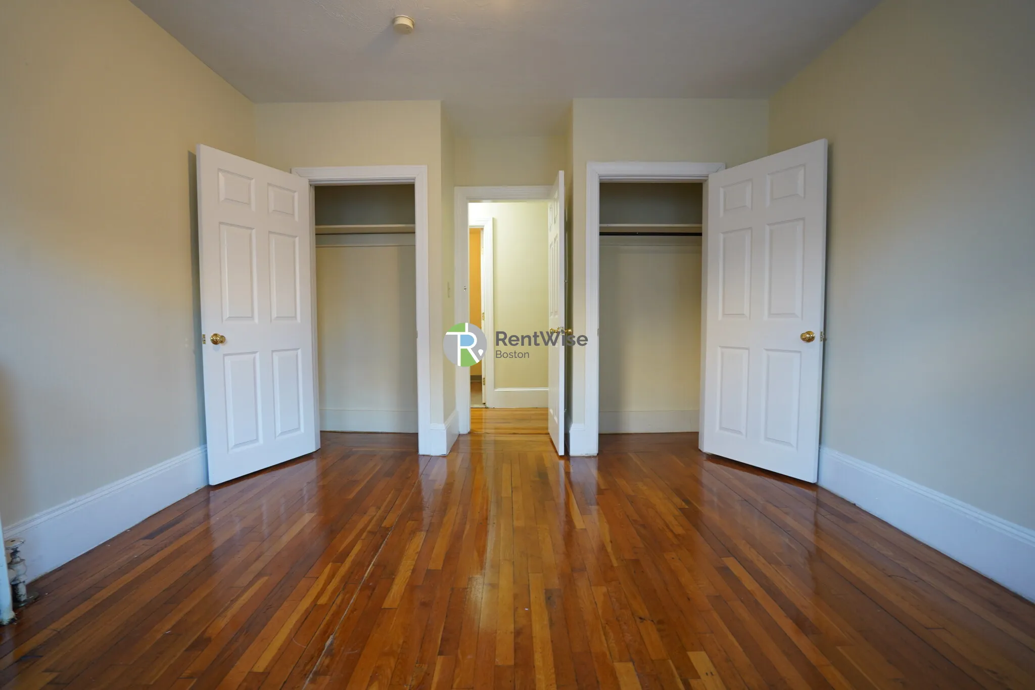 4 bed, 2 bath apartment for rent at 146 Chiswick Rd Unit 1461, Brighton — photo 10 of 25
