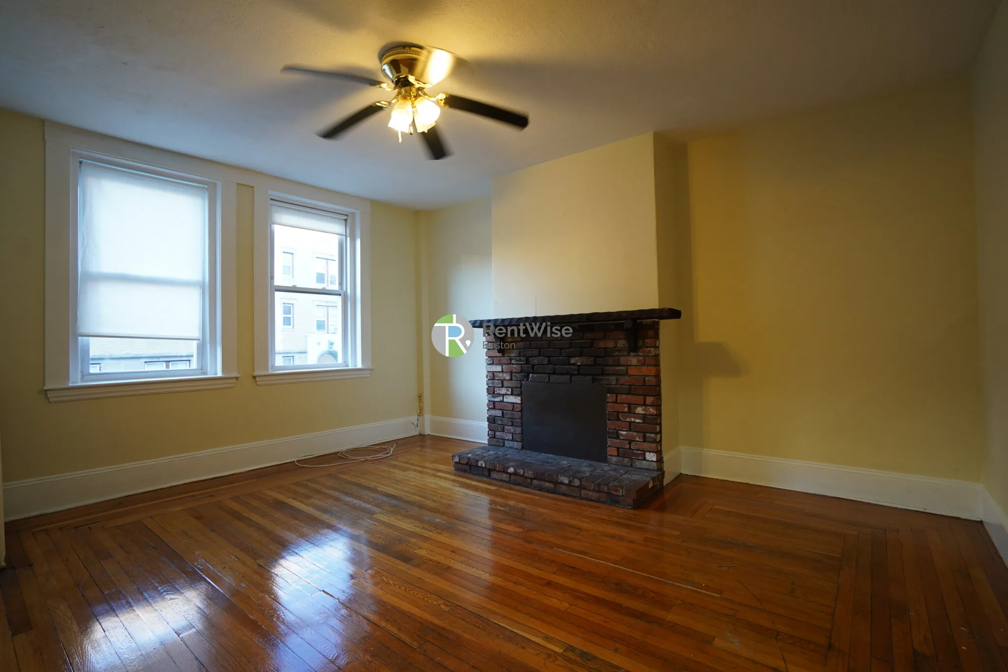 4 bed, 2 bath apartment for rent at 146 Chiswick Rd Unit 1461, Brighton — photo 1 of 25