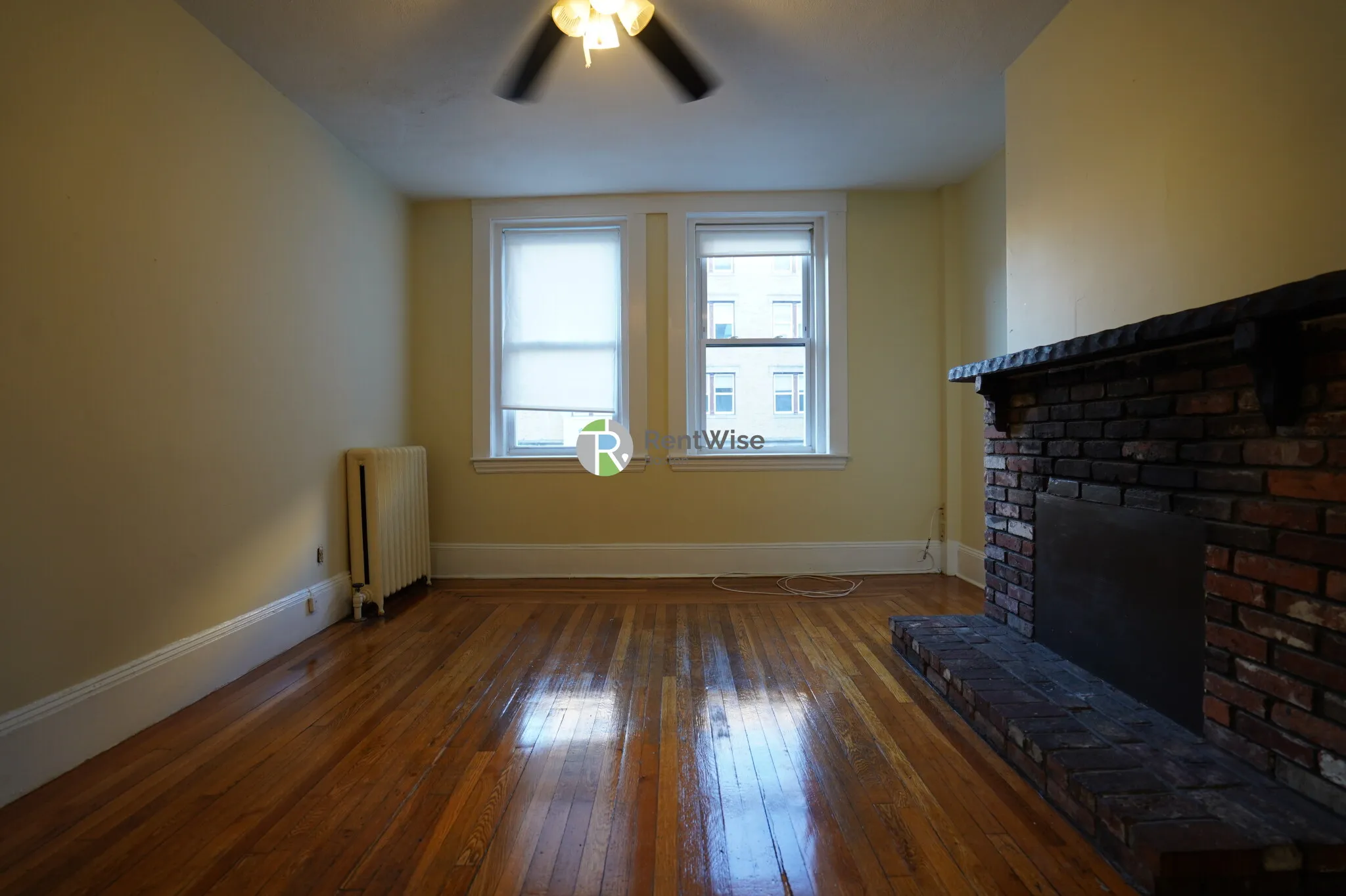4 bed, 2 bath apartment for rent at 146 Chiswick Rd Unit 1461, Brighton — photo 3 of 25
