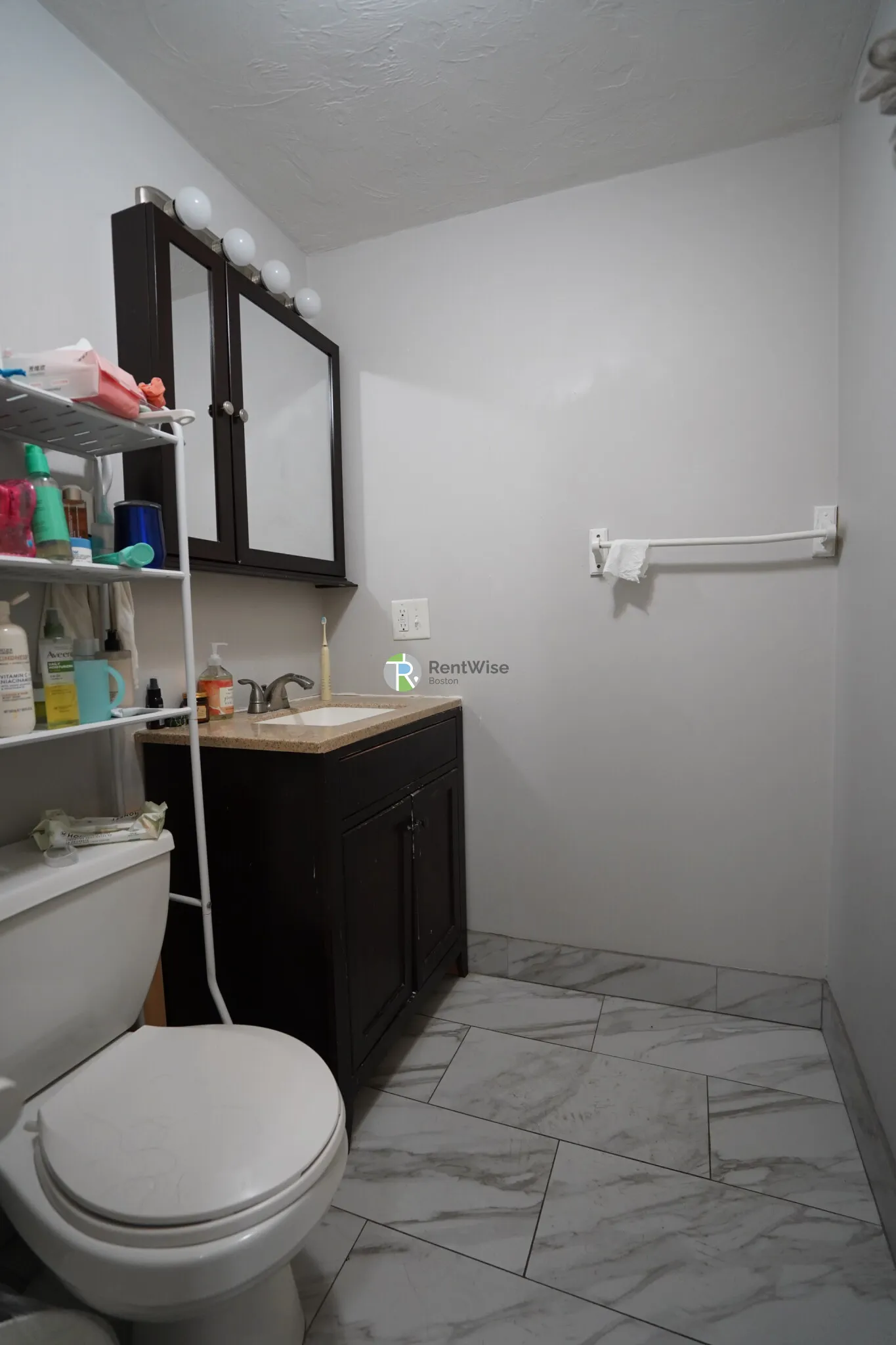4 bed, 2 bath apartment for rent at 146 Chiswick Rd Unit 3, Brighton — photo 8 of 17