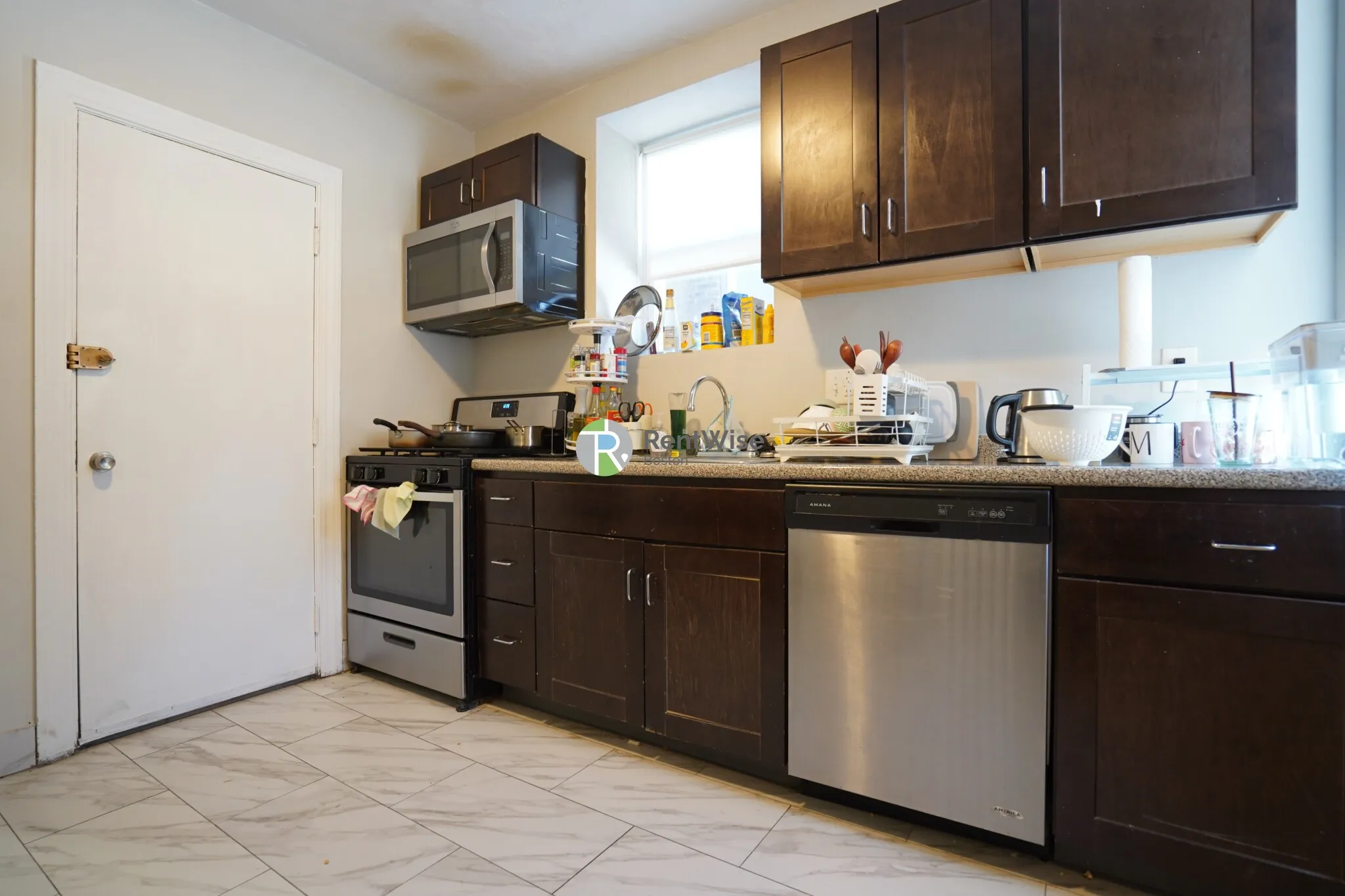 4 bed, 2 bath apartment for rent at 146 Chiswick Rd Unit 3, Brighton — photo 5 of 17