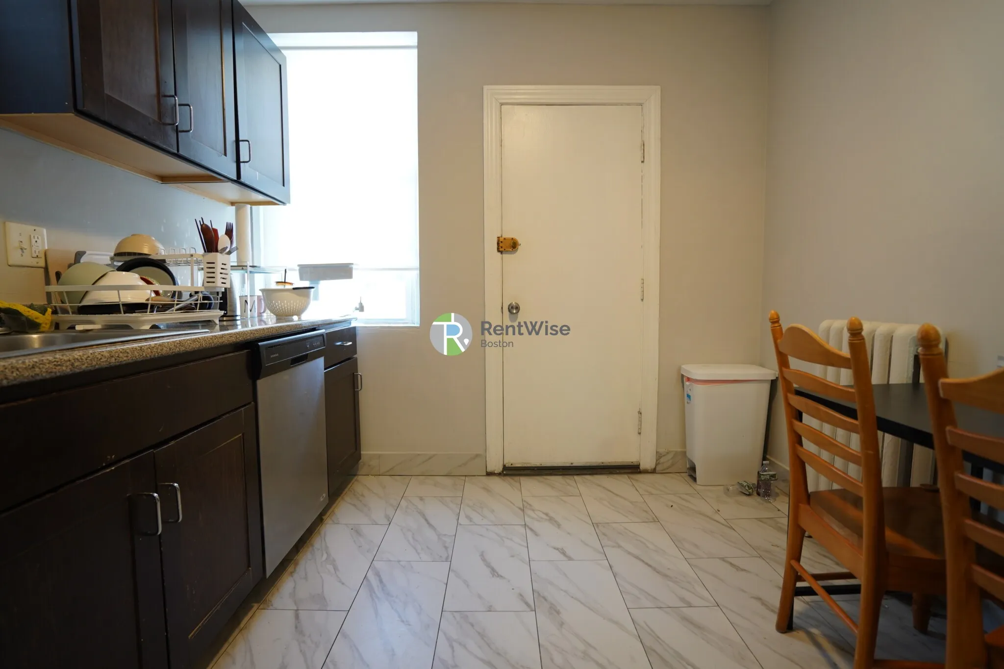 4 bed, 2 bath apartment for rent at 146 Chiswick Rd Unit 3, Brighton — photo 4 of 17