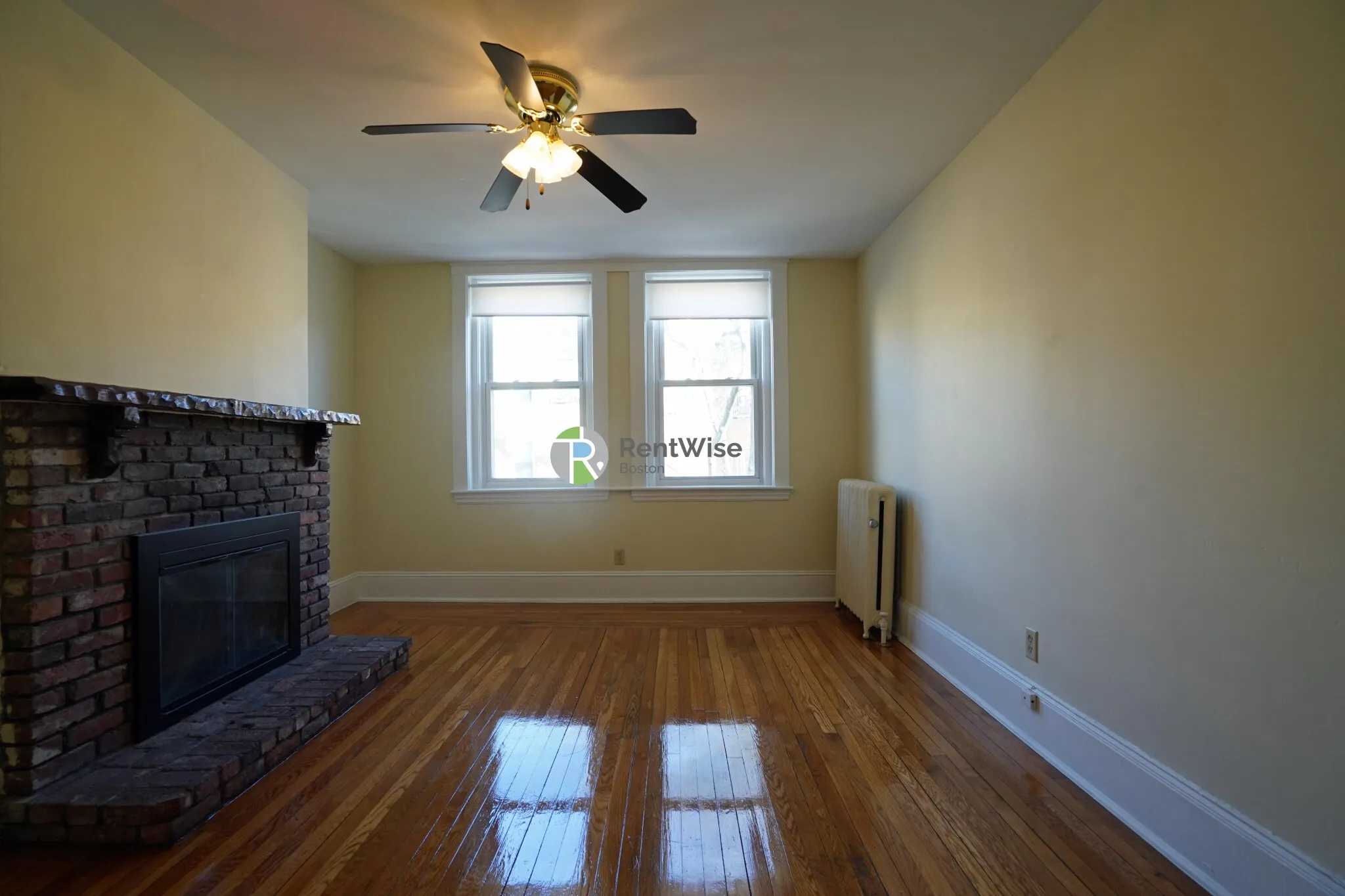 4 bed, 2 bath apartment for rent at 146 Chiswick Rd Unit 4, Brighton — photo 3 of 23
