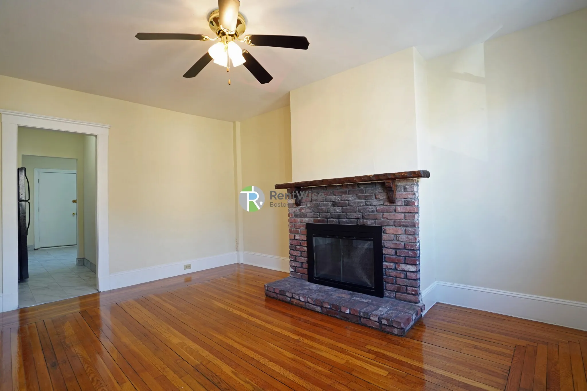 4 bed, 2 bath apartment for rent at 146 Chiswick Rd Unit 4, Brighton — photo 2 of 23