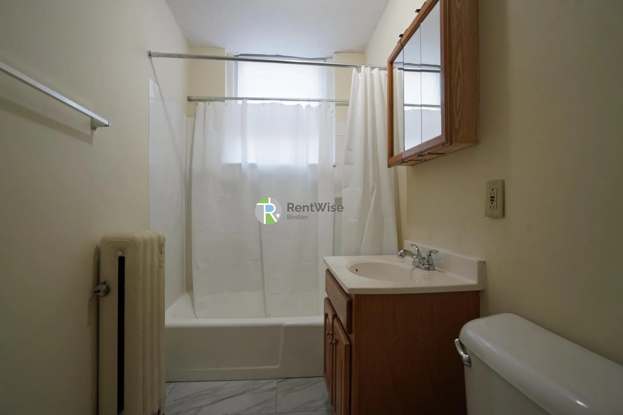 4 bed, 2 bath apartment for rent at 146 Chiswick Rd Unit 4, Brighton — photo 14 of 23
