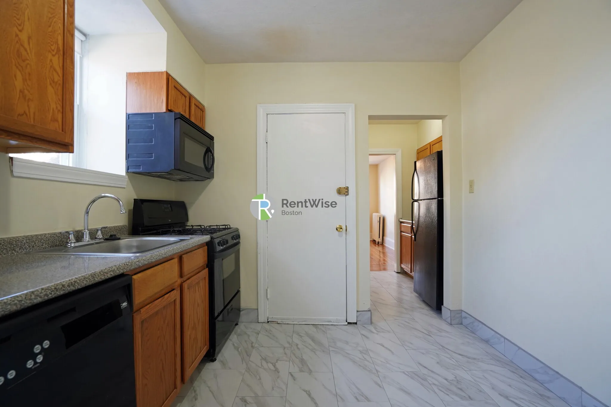 4 bed, 2 bath apartment for rent at 146 Chiswick Rd Unit 4, Brighton — photo 4 of 23