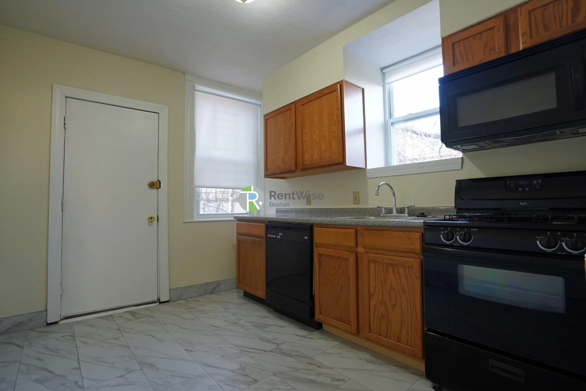 4 bed, 2 bath apartment for rent at 146 Chiswick Rd Unit 4, Brighton — photo 6 of 23