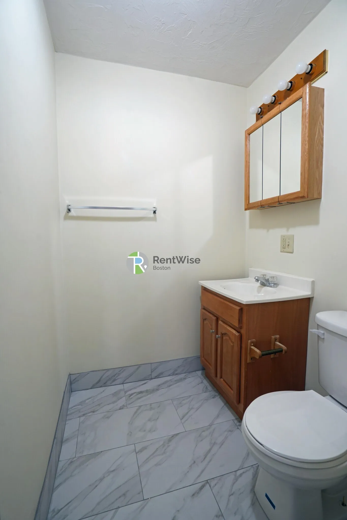 4 bed, 2 bath apartment for rent at 146 Chiswick Rd Unit 4, Brighton — photo 9 of 23