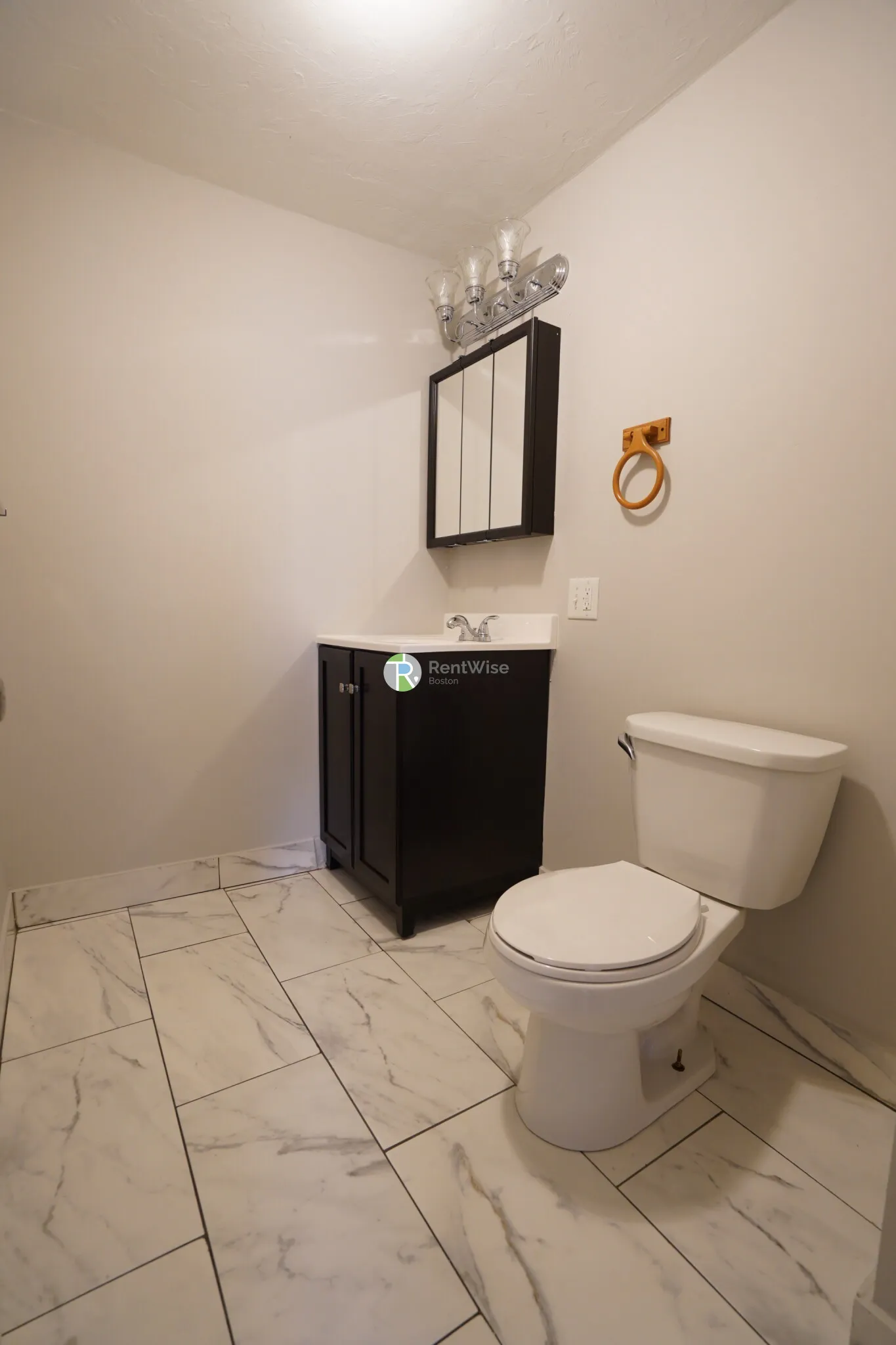 4 bed, 2 bath apartment for rent at 146 Chiswick Rd Unit 7, Brighton — photo 2 of 19