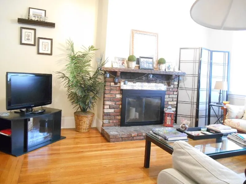 4 bed, 2 bath apartment for rent at 146 Chiswick Rd Unit 8, Brighton — photo 2 of 28