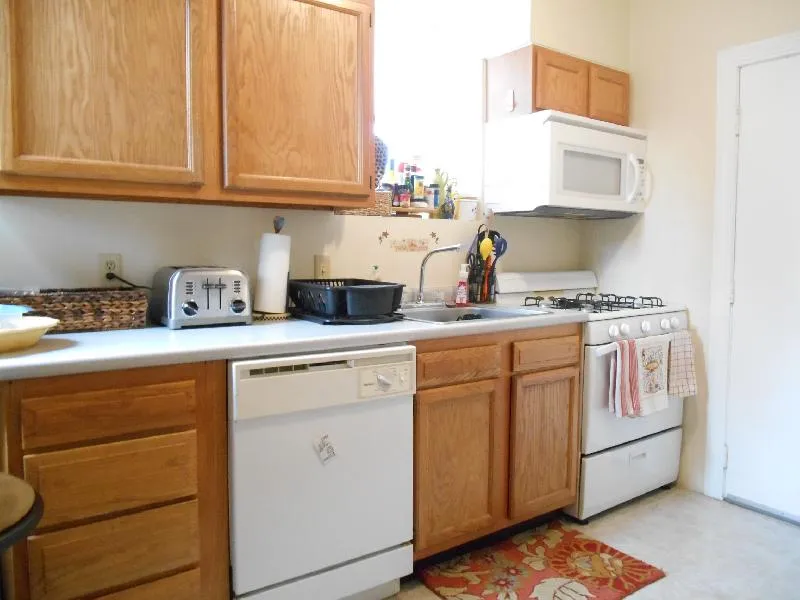 4 bed, 2 bath apartment for rent at 146 Chiswick Rd Unit 8, Brighton — photo 8 of 28