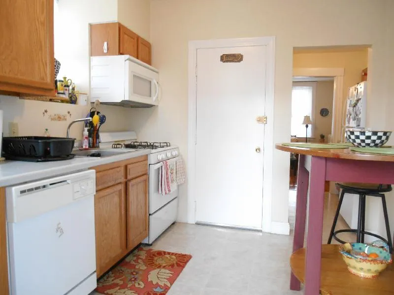 4 bed, 2 bath apartment for rent at 146 Chiswick Rd Unit 8, Brighton — photo 6 of 28