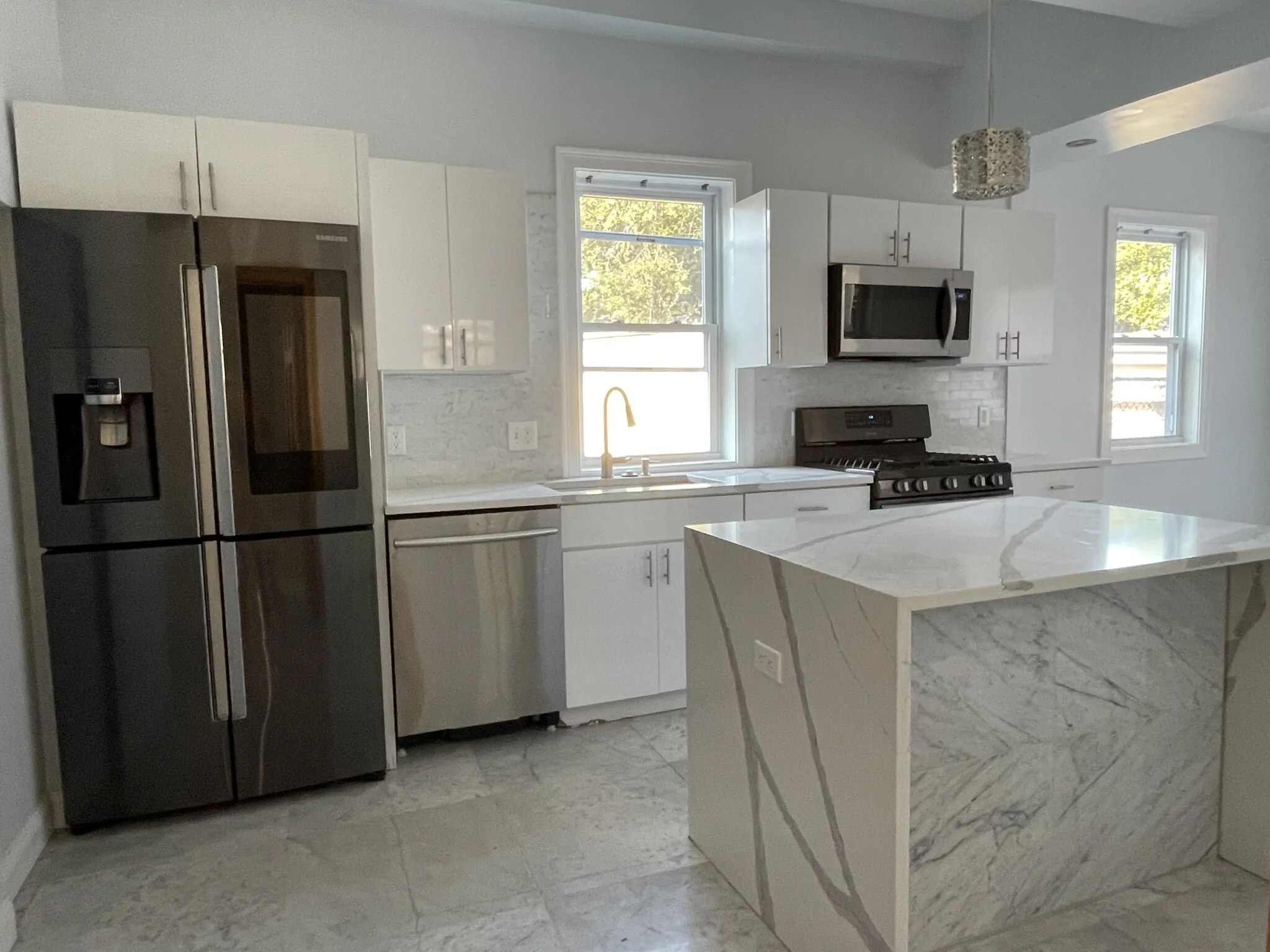 3 bed, 2 bath apartment for rent at 146 Columbia St Unit 1, The Port — photo 2 of 17