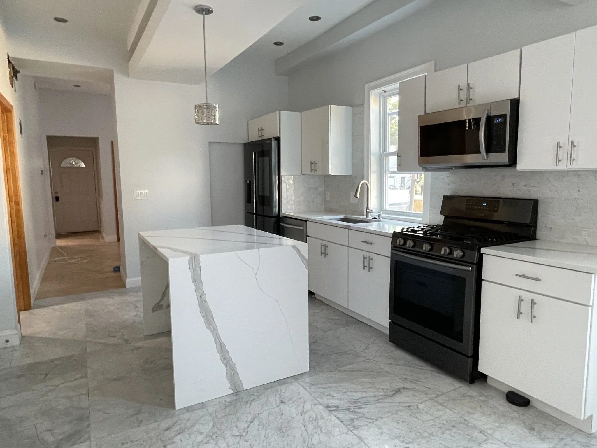 3 bed, 2 bath apartment for rent at 146 Columbia St Unit 1, The Port — photo 3 of 17