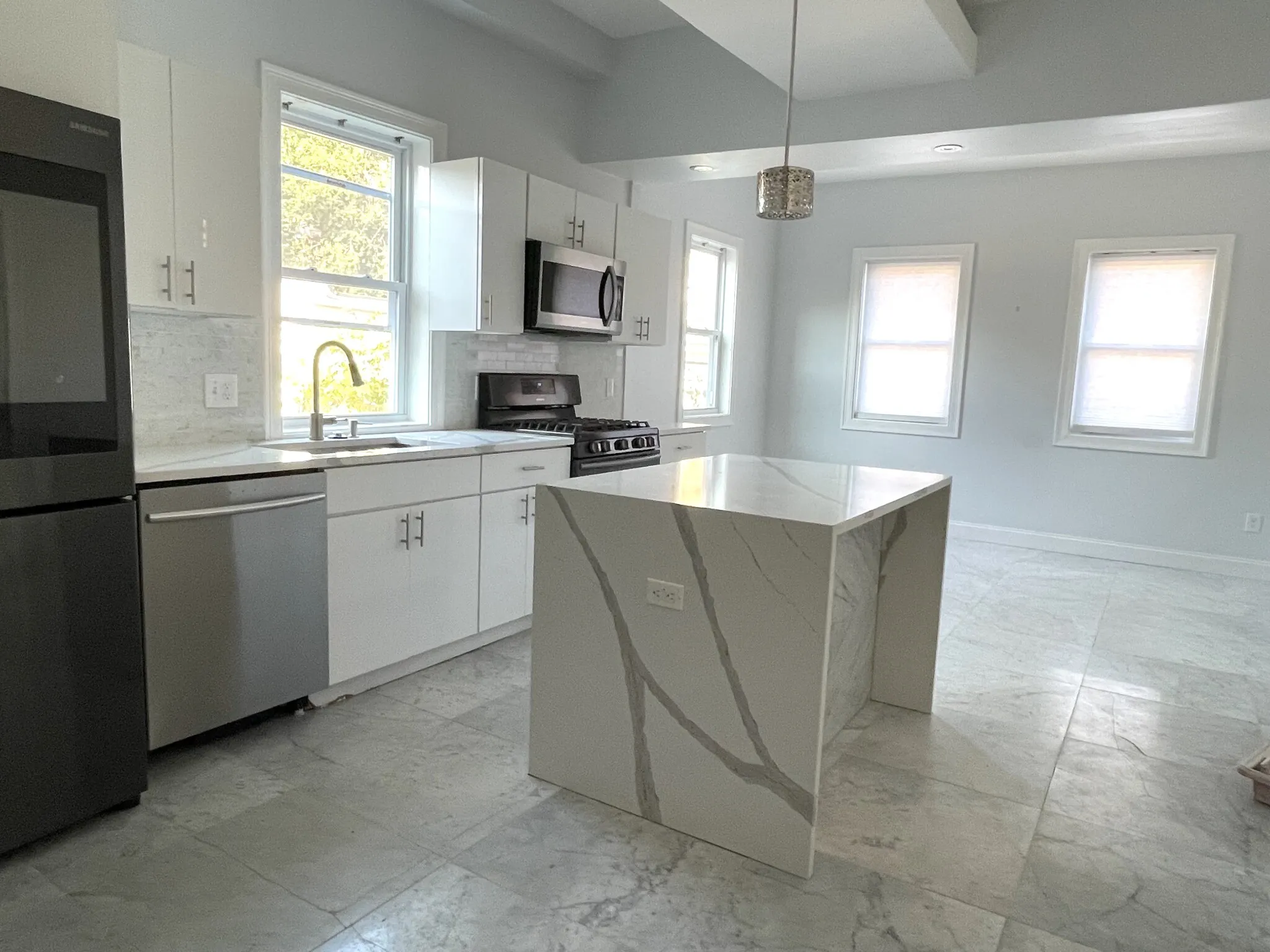 3 bed, 2 bath apartment for rent at 146 Columbia St Unit 1, The Port — photo 1 of 17
