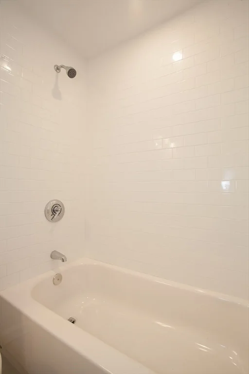 2 bed, 1 bath apartment for rent at 146 Commercial St Unit 4, North End — photo 11 of 16
