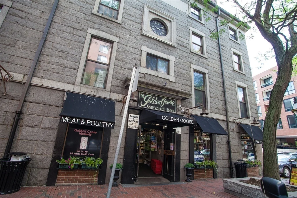 2 bed, 1 bath apartment for rent at 146 Commercial St Unit 4, North End — photo 19 of 20