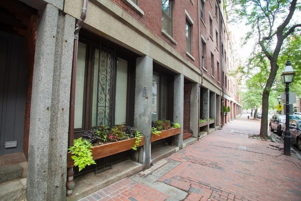 2 bed, 1 bath apartment for rent at 146 Commercial St Unit 4, North End — photo 18 of 20