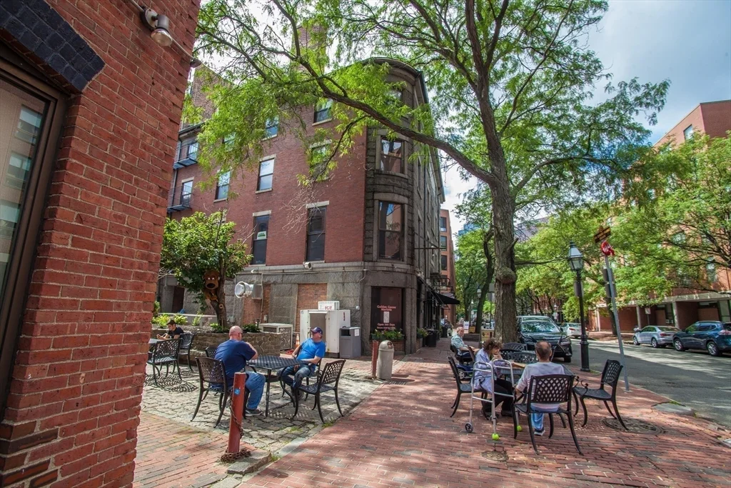 2 bed, 1 bath apartment for rent at 146 Commercial St Unit 4, North End — photo 20 of 20