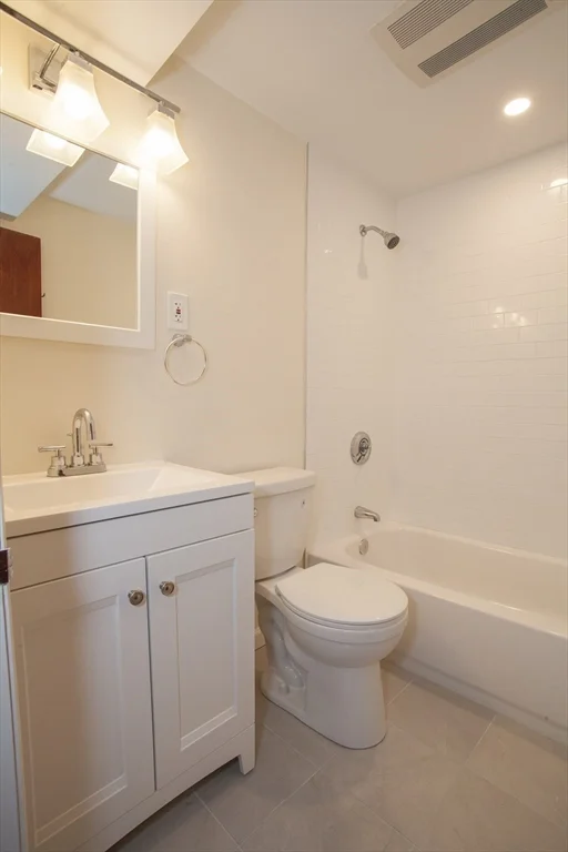 2 bed, 1 bath apartment for rent at 146 Commercial St Unit 4, North End — photo 10 of 16