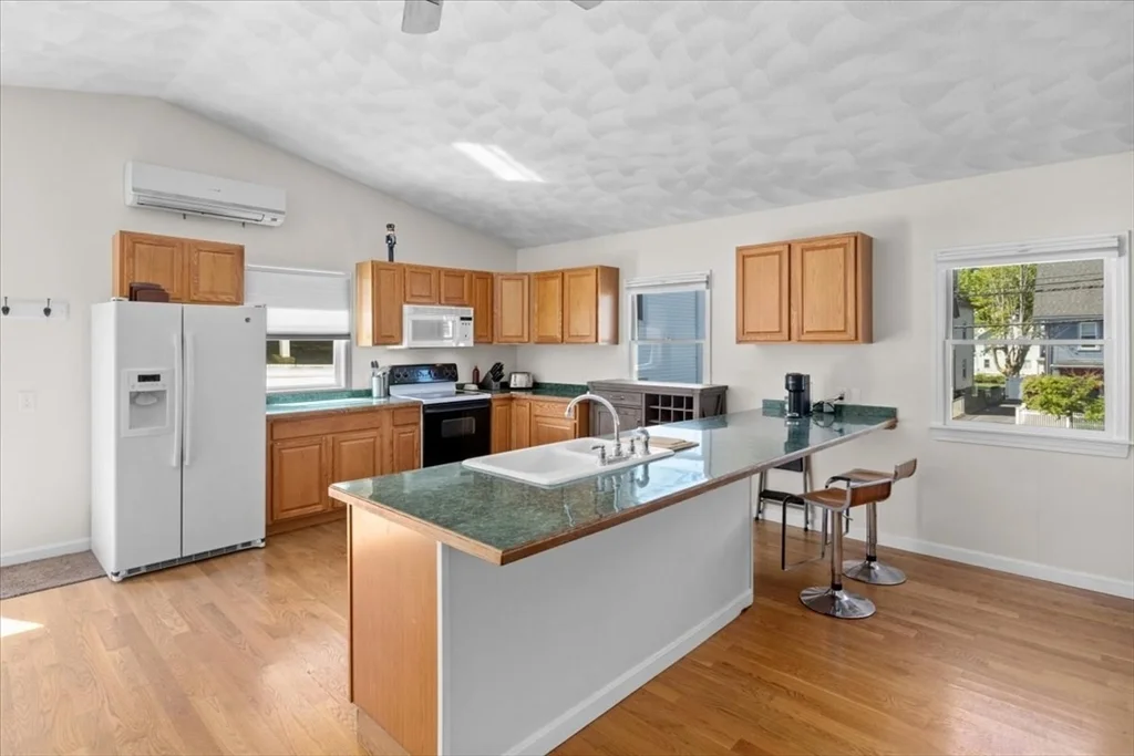 1 bed, 1 bath apartment for rent at 146 Dana Ave Unit R, Hyde Park — photo 10 of 23