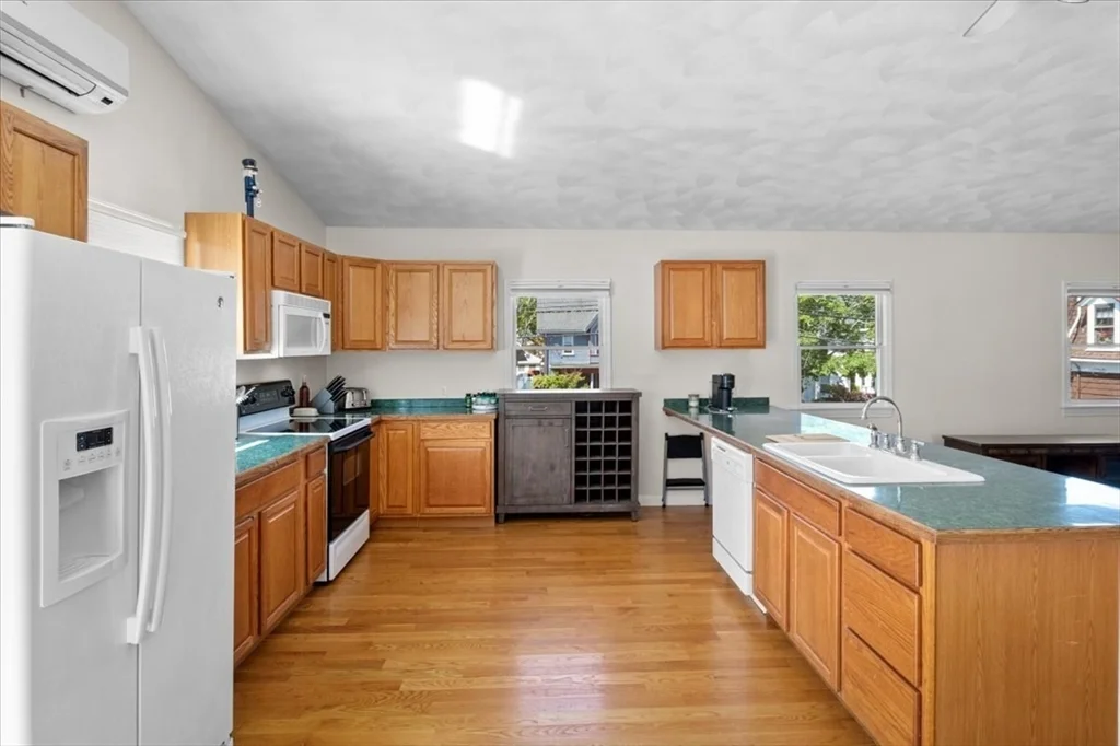 1 bed, 1 bath apartment for rent at 146 Dana Ave Unit R, Hyde Park — photo 8 of 23