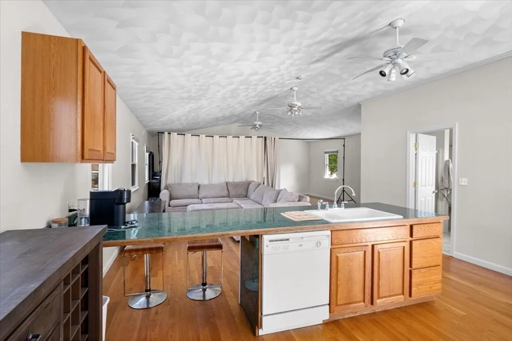 1 bed, 1 bath apartment for rent at 146 Dana Ave Unit R, Hyde Park — photo 7 of 23