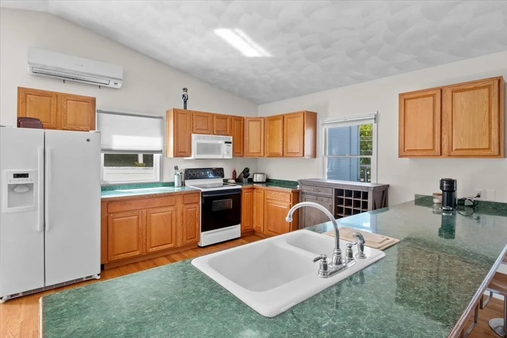 1 bed, 1 bath apartment for rent at 146 Dana Ave Unit R, Hyde Park — photo 11 of 23