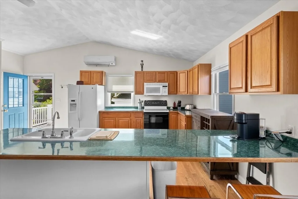 1 bed, 1 bath apartment for rent at 146 Dana Ave Unit R, Hyde Park — photo 9 of 23
