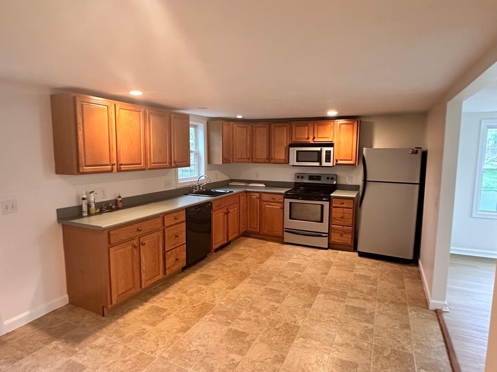 2 bed, 1 bath apartment for rent at 146 Hayden Rowe Unit A, Hopkinton — photo 6 of 27
