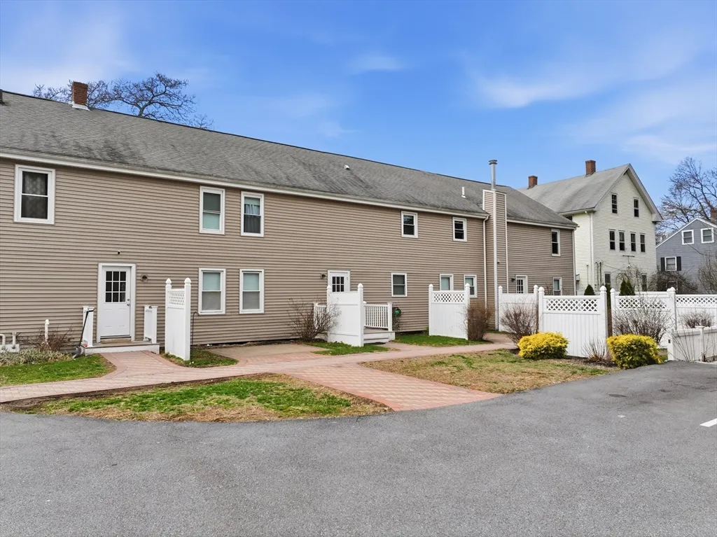 2 bed, 1 bath apartment for rent at 146 Hecla St Unit 2, North Uxbridge — photo 4 of 26