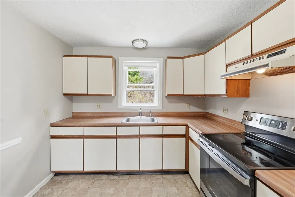 2 bed, 1 bath apartment for rent at 146 Hecla St Unit 2, North Uxbridge — photo 11 of 26