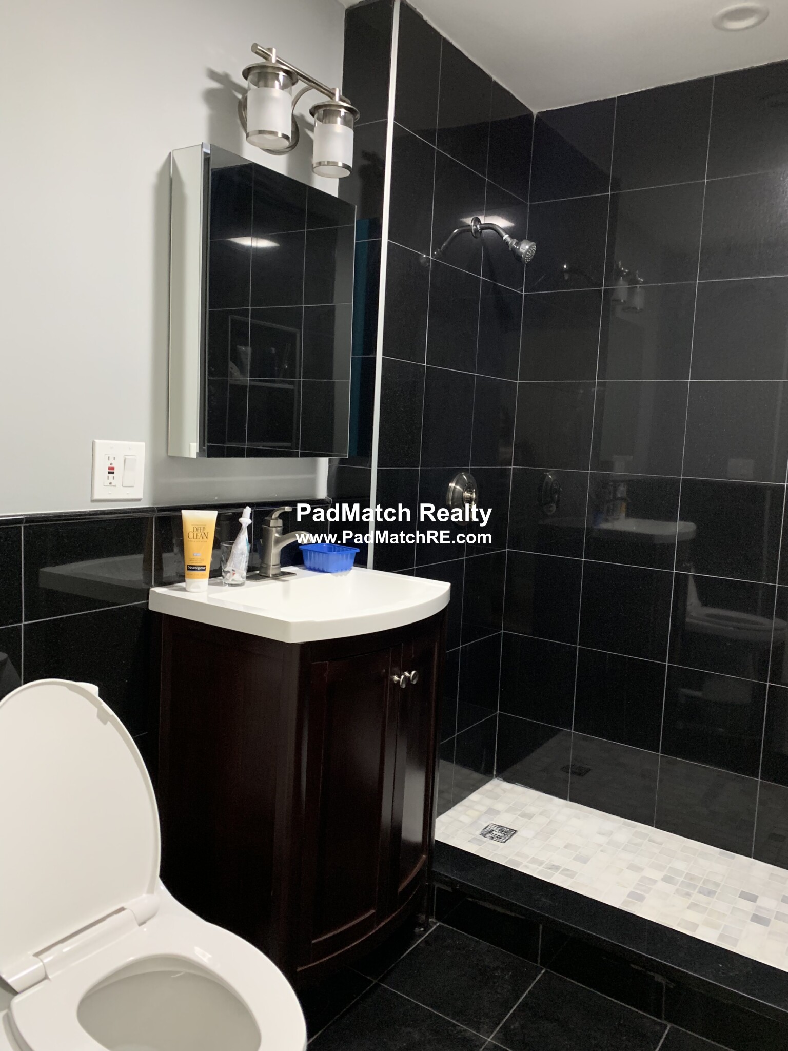 5 bed, 2 bath apartment for rent at 146 Hillside St Unit OL2, Mission Hill — photo 18 of 19