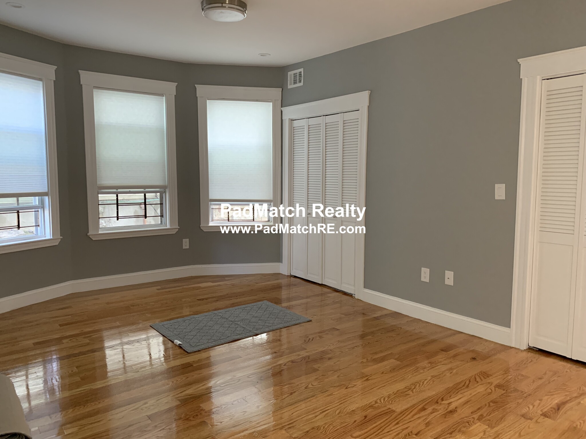 5 bed, 2 bath apartment for rent at 146 Hillside St Unit OL2, Mission Hill — photo 3 of 19