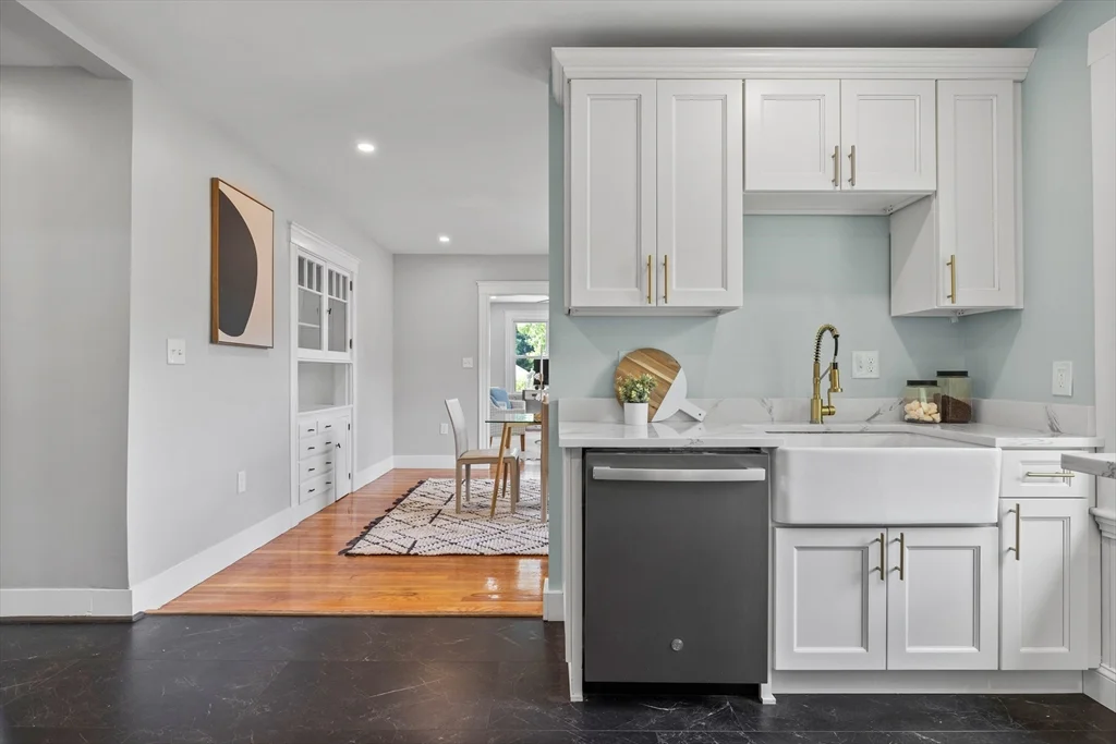 3 bed, 2 bath apartment for rent at 146 Kittredge Unit 2, Roslindale — photo 5 of 24