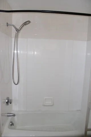 1 bed, 1 bath apartment for rent at 146 Main St Unit 2, Gloucester — photo 10 of 13