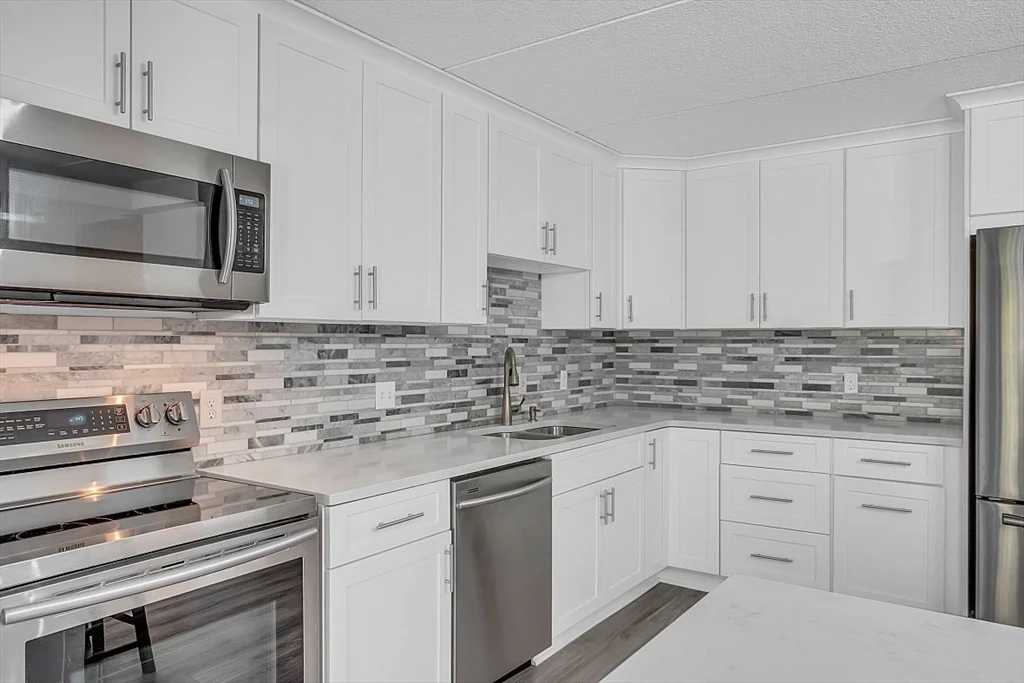 2 bed, 1 bath apartment for rent at 146 Marble St Unit 211, Stoneham — photo 1 of 19