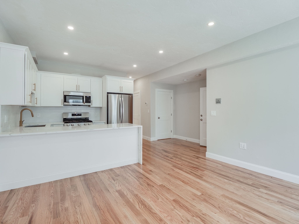 6 bed, 3 bath apartment for rent at 146 N St Unit 1, South Boston