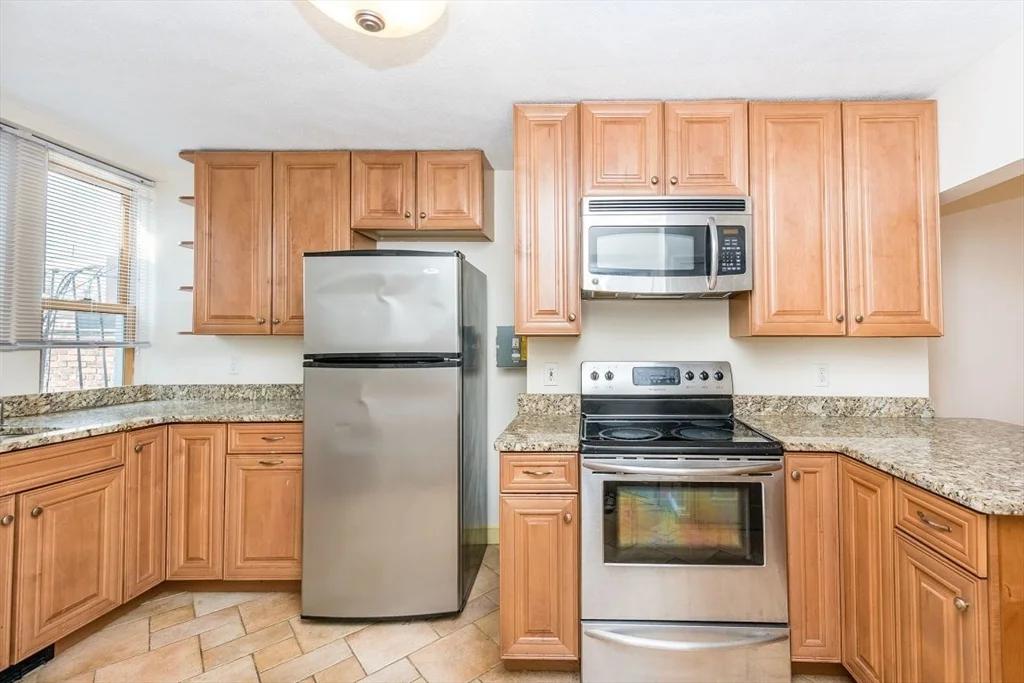 2 bed, 1 bath apartment for rent at 146 Salem Unit 5, North End — photo 4 of 22
