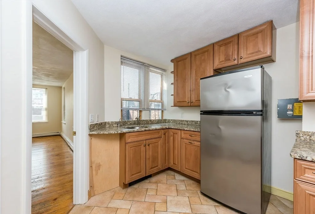 2 bed, 1 bath apartment for rent at 146 Salem Unit 5, North End — photo 2 of 22