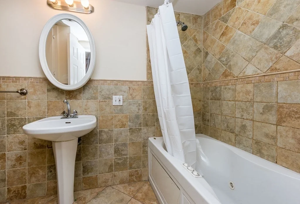 2 bed, 1 bath apartment for rent at 146 Salem Unit 5, North End — photo 16 of 22