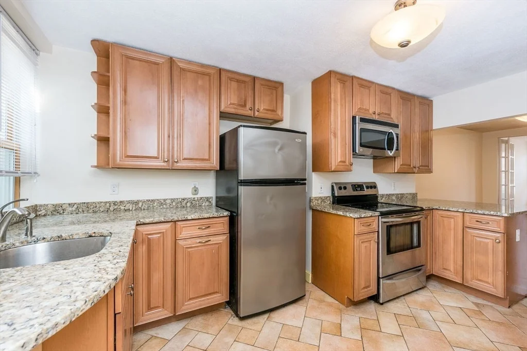 2 bed, 1 bath apartment for rent at 146 Salem Unit 5, North End — photo 6 of 22