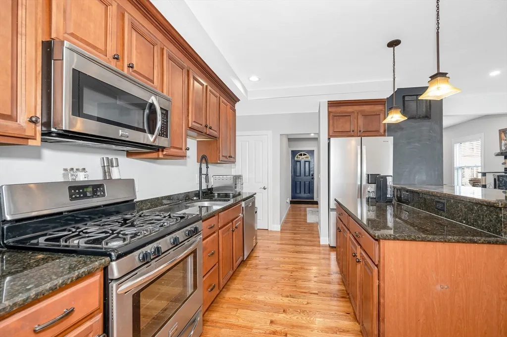 3 bed, 1 bath apartment for rent at 146 So Pleasant St Unit 146, Haverhill — photo 3 of 16