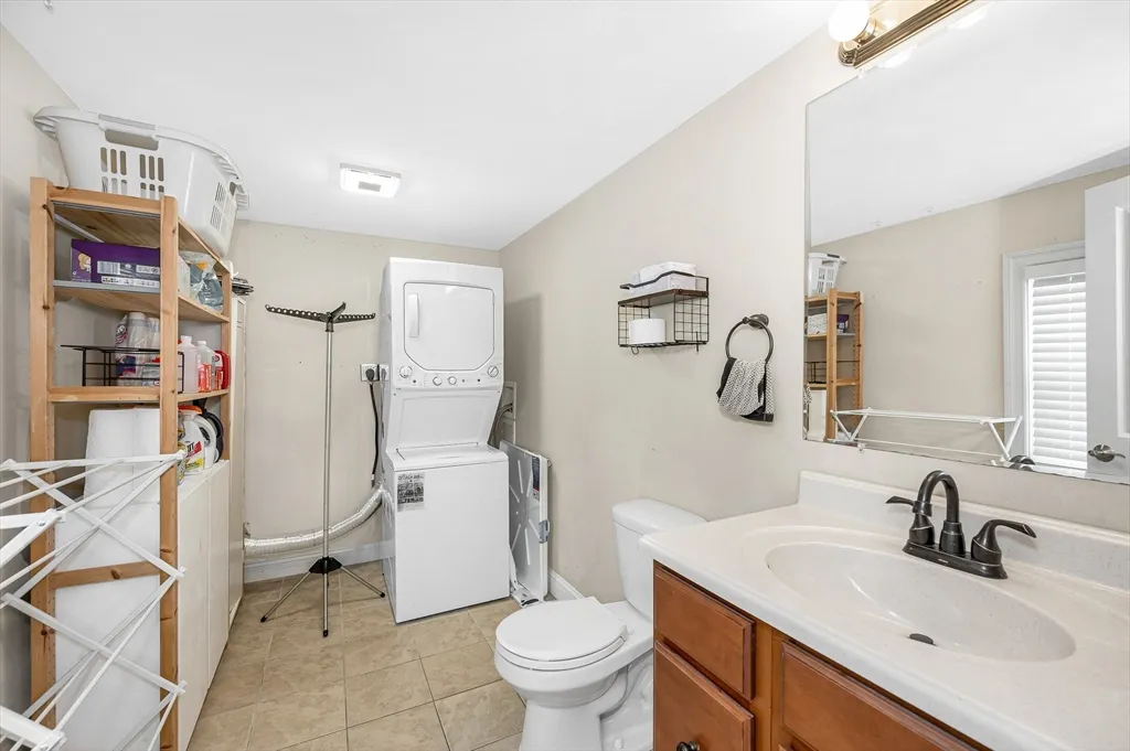 3 bed, 1 bath apartment for rent at 146 So Pleasant St Unit 146, Haverhill — photo 8 of 16