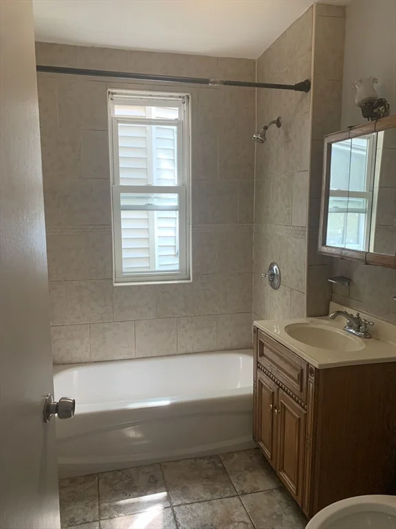 3 bed, 1 bath apartment for rent at 146 Spencer St Unit 1, Dorchester — photo 8 of 9