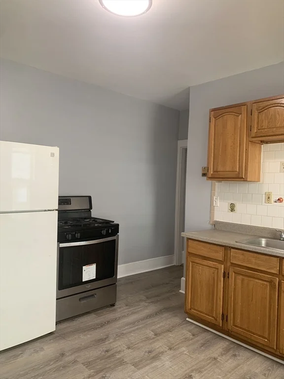 3 bed, 1 bath apartment for rent at 146 Spencer St Unit 1, Dorchester — photo 7 of 9