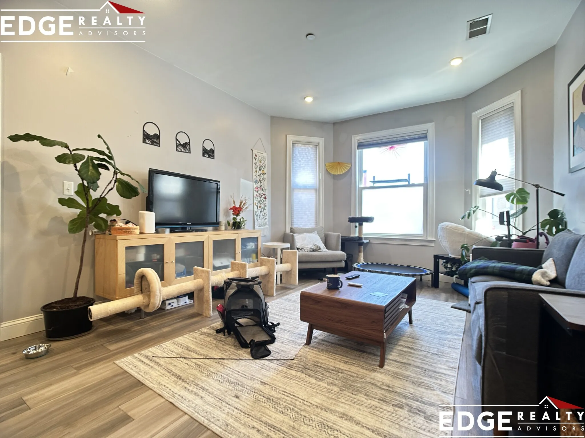 4 bed, 2 bath apartment for rent at 146 Sutherland Rd Unit 1, Brighton — photo 4 of 10