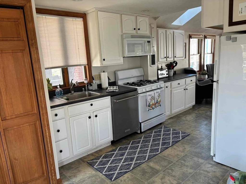 3 bed, 2 bath apartment for rent at 146 Turner Rd, Sand Hills — photo 8 of 20
